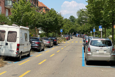 Der Zürcher Stadtrat will den Preis für die Jahres-Parkkarte in der Blaue Zone fast verdoppeln. Bild: Linus Barta