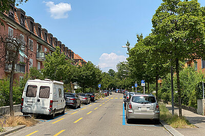 Der Zürcher Stadtrat will den Preis für die Jahres-Parkkarte in der Blaue Zone fast verdoppeln. Bild: Linus Barta