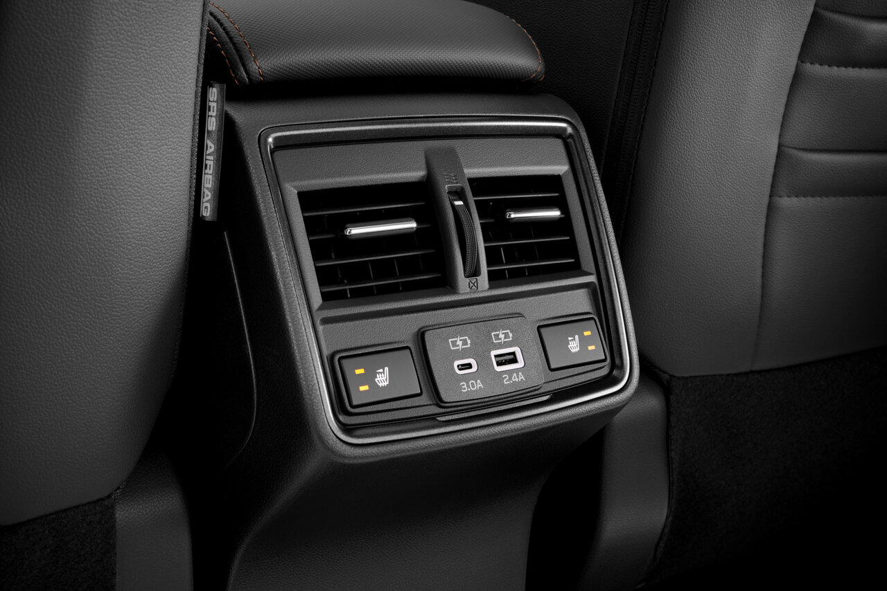 Bedienkonsole im Fond des Subaru Forester