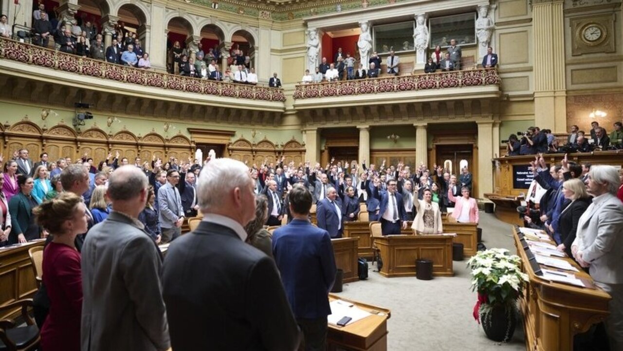 Im Kampf gegen die Staus auf den Autobahnen sind die Eidgenössischen Räte bereit, viel Geld auszugeben. Diesen Sommer haben sie dafür 5,3 Milliarden Franken freigeben. Bild: Parlament