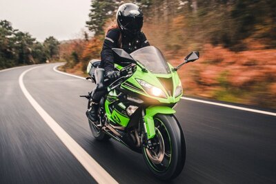 Motorrad Strasse Grün