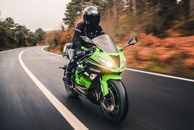 Motorrad Strasse Grün