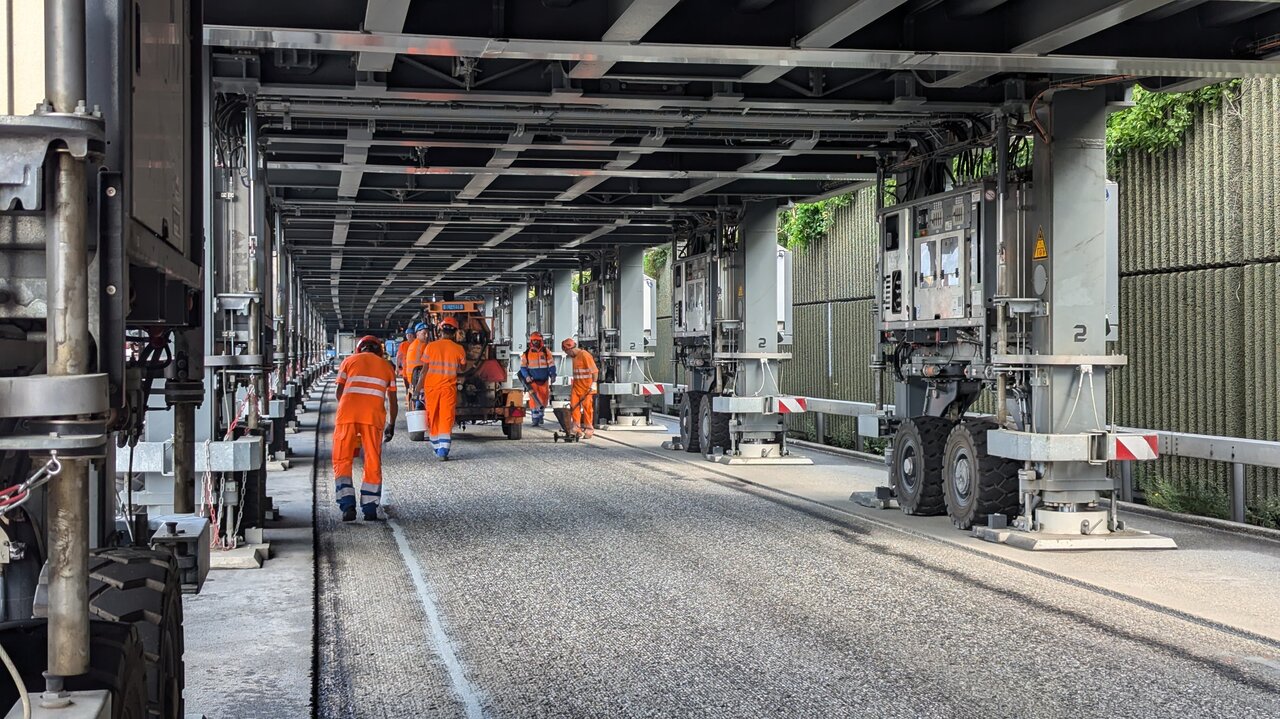 Bauarbeiten unter der ASTRA Bridge