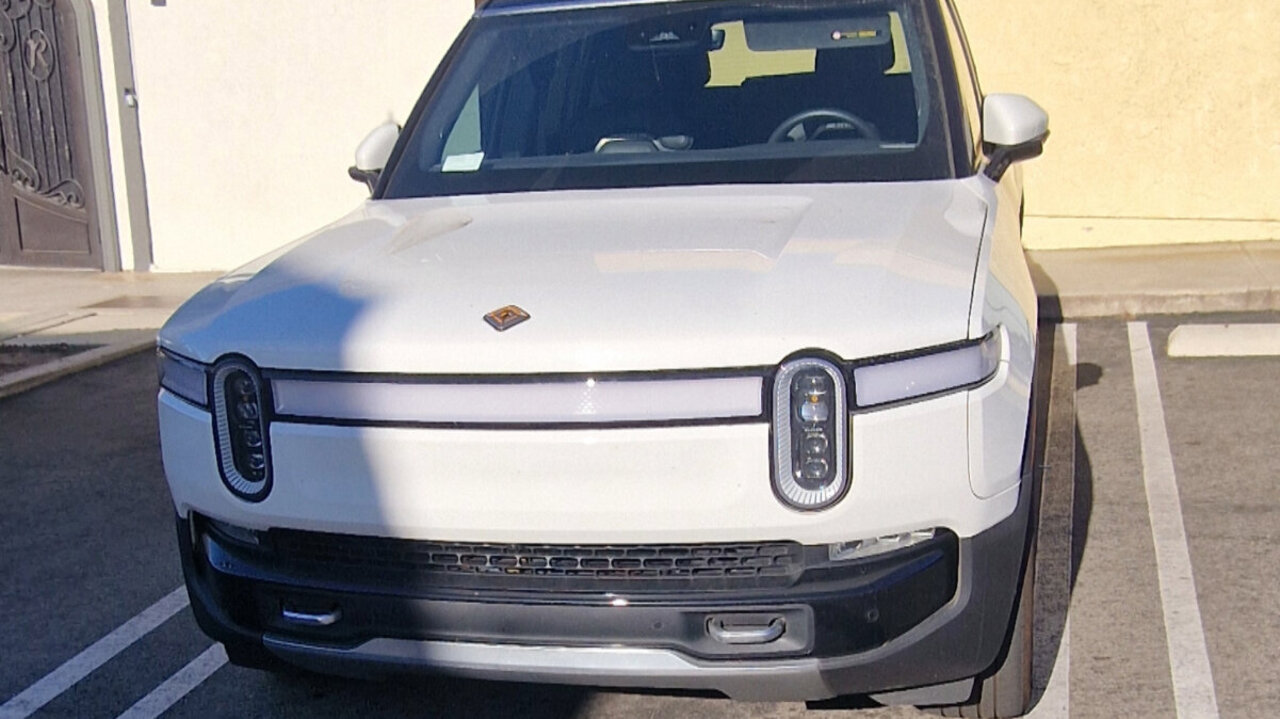 Rivian vorne
