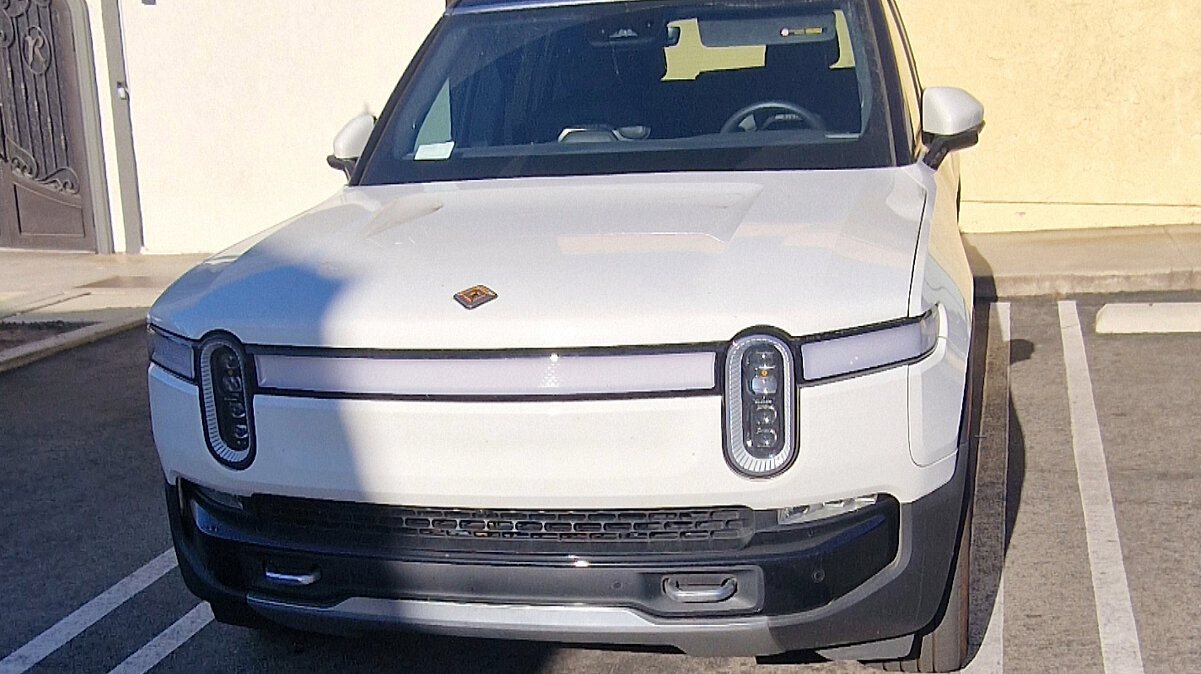 Rivian vorne