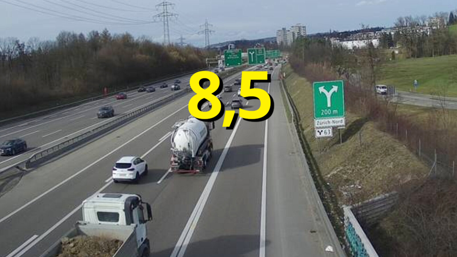 Strassenverkehrsteilnehmende zahlten 2022 Abgaben und Steuern in der Höhe von 8,5 Milliarden Franken. Bild: astramobcam.ch