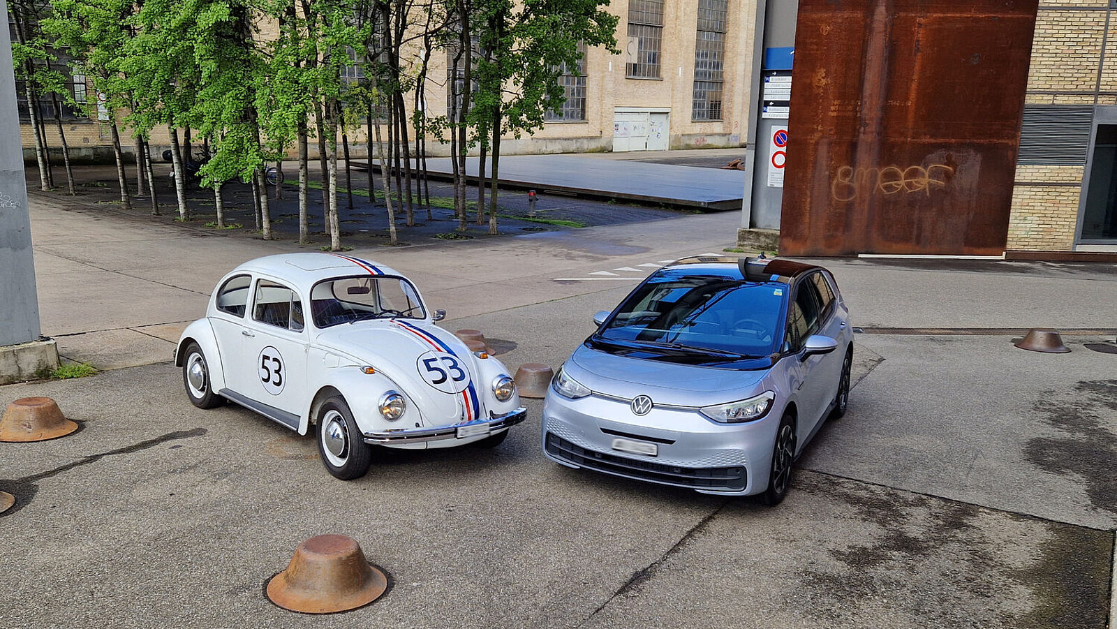 VW ID3 und VW Käfer