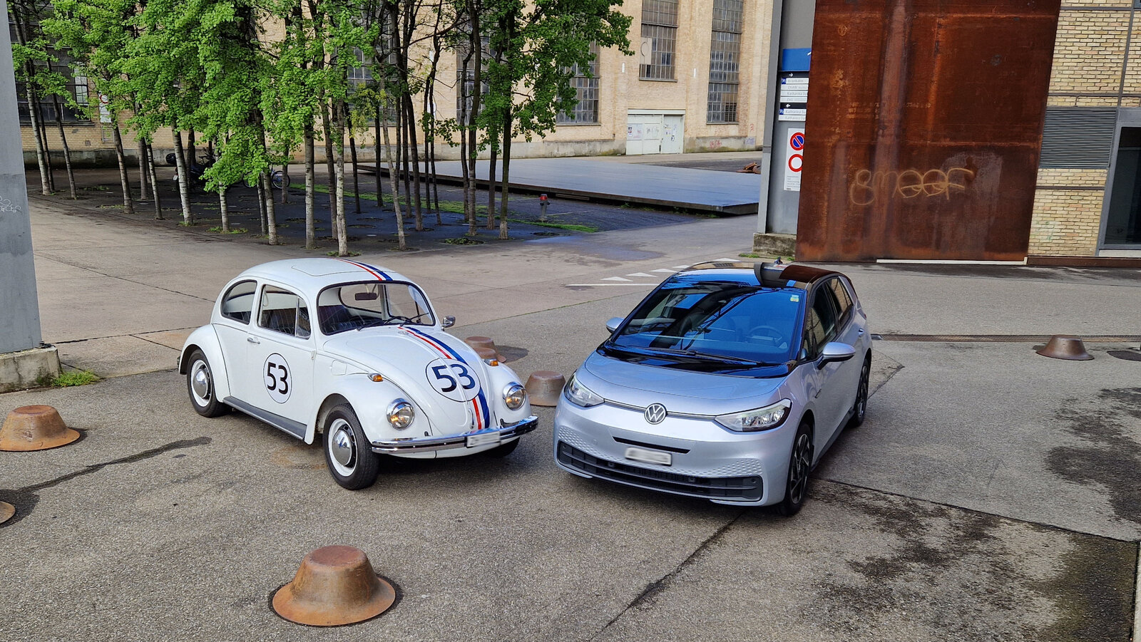 VW ID3 und VW Käfer