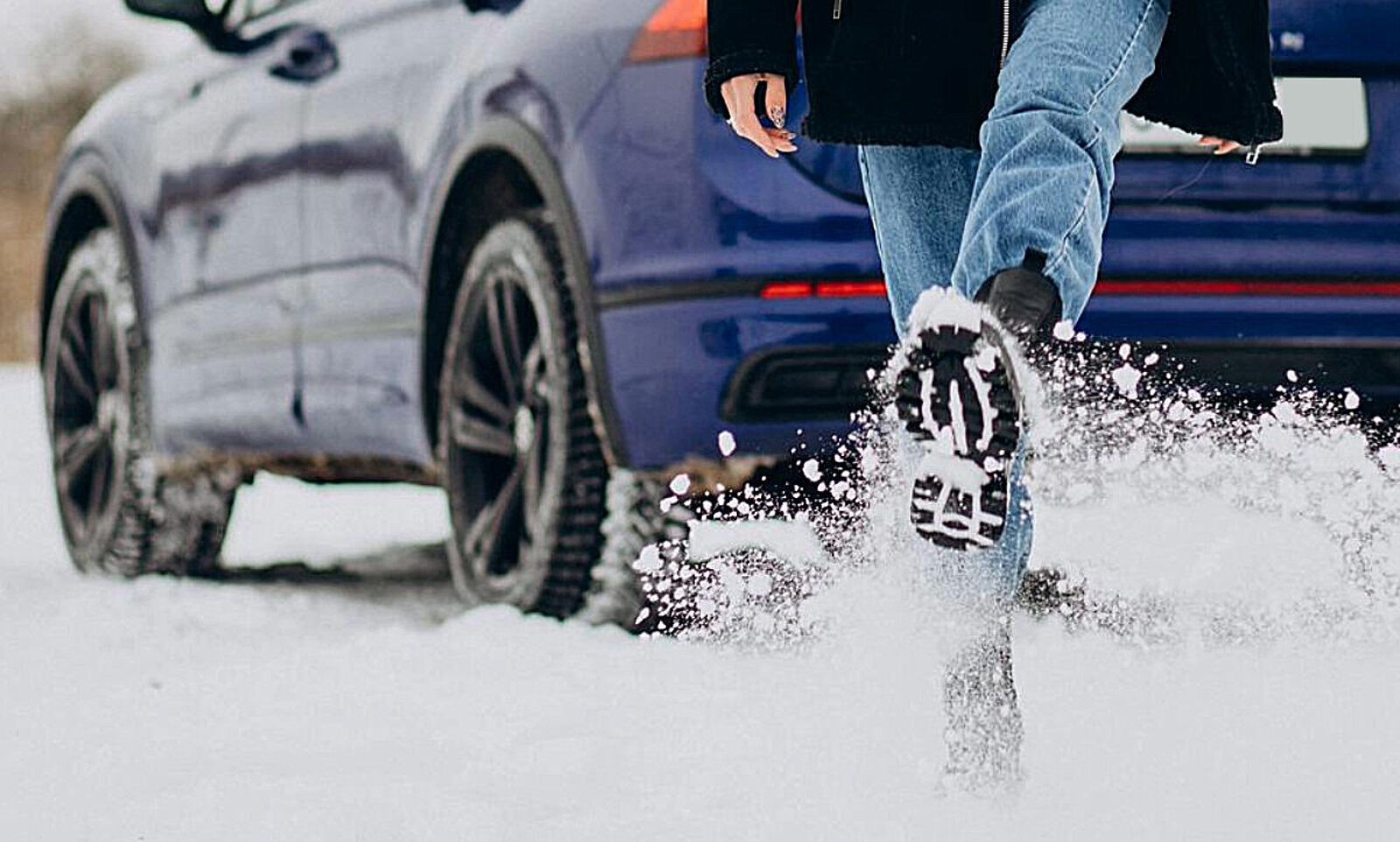 Der Winterstiefel ist nicht in jedem Fall für die Fahrt im Auto geeignet. Bild: Freepik