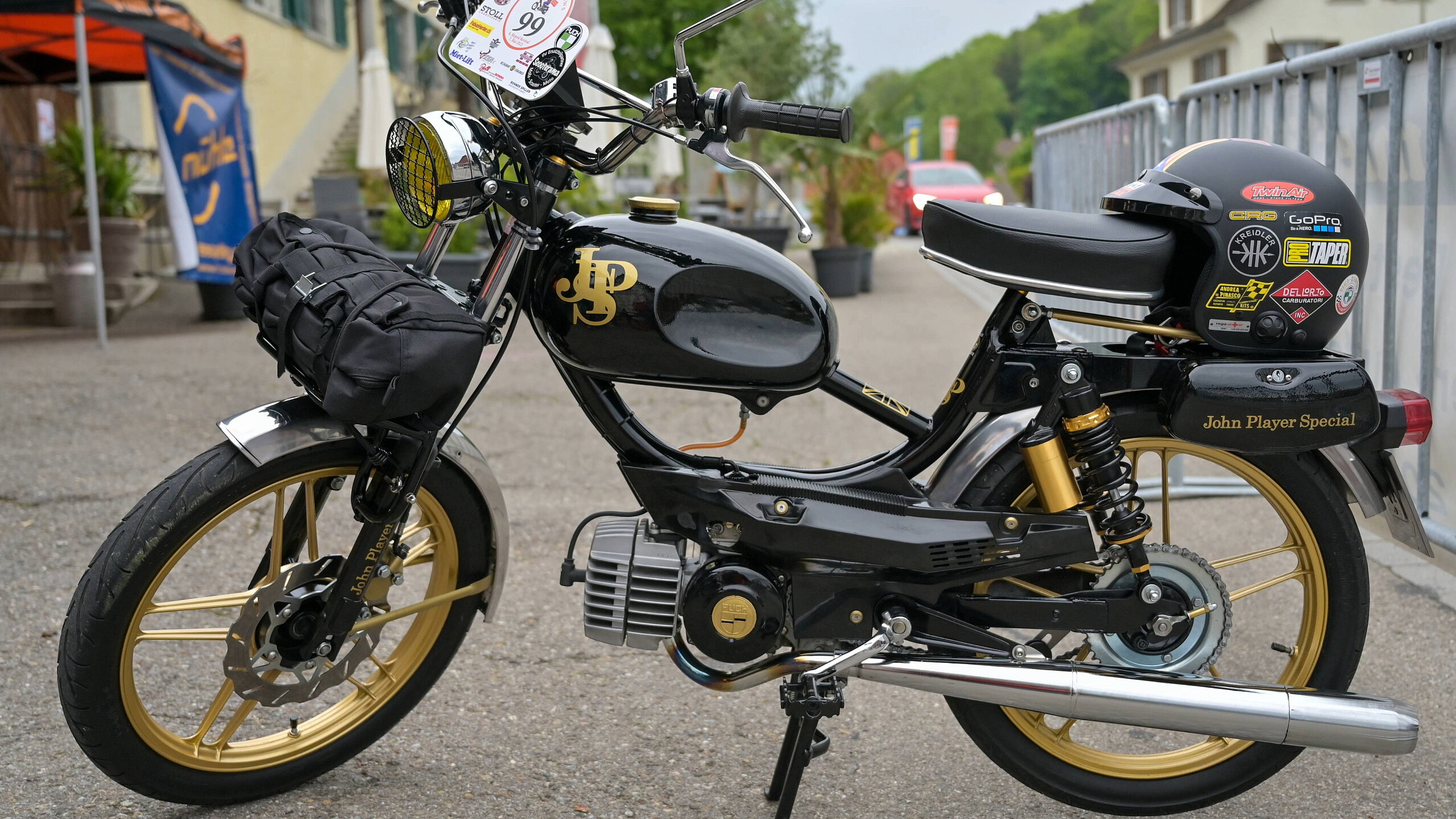 Nostalgie pur: ein Töffli im «John Player Special»-Style. Bild: zvg