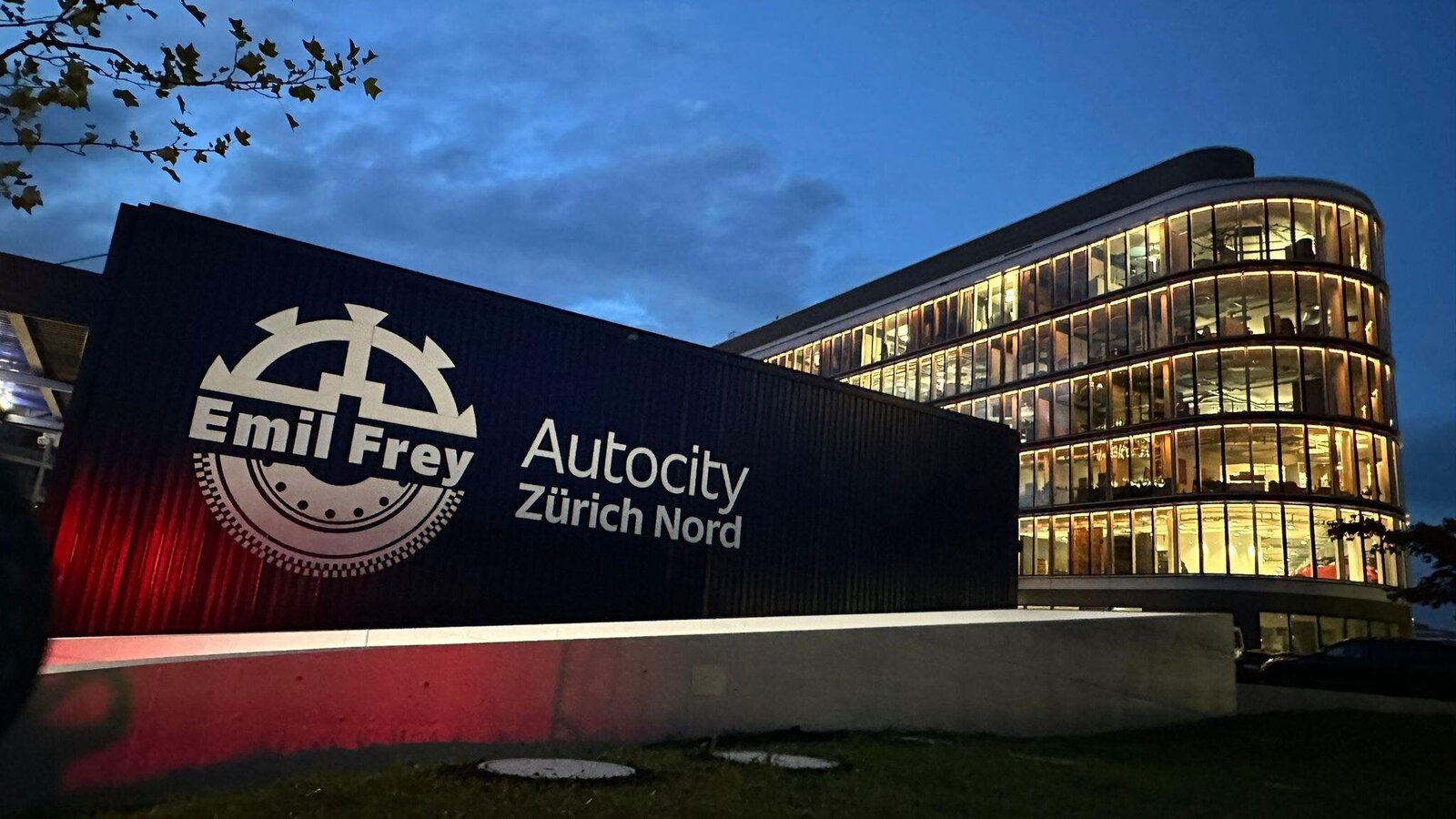 Autocity bei nacht von Aussen