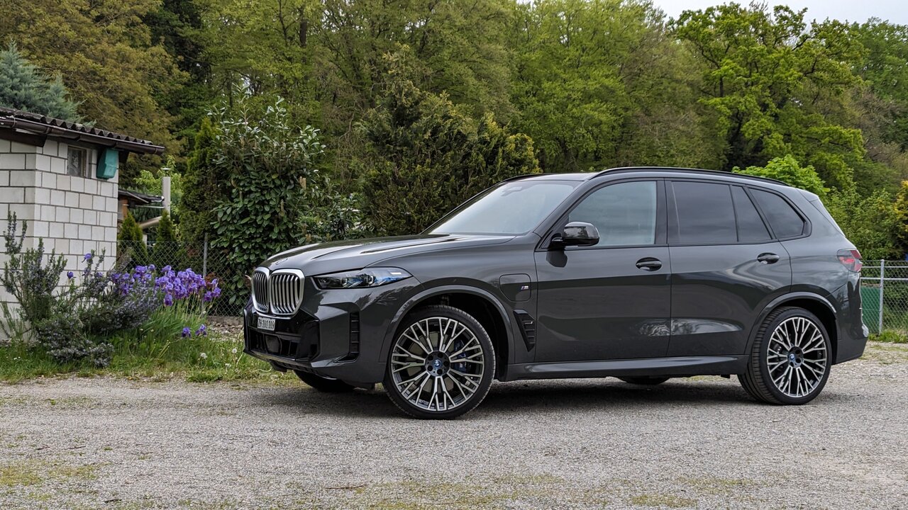 BMW X5 von der Seite