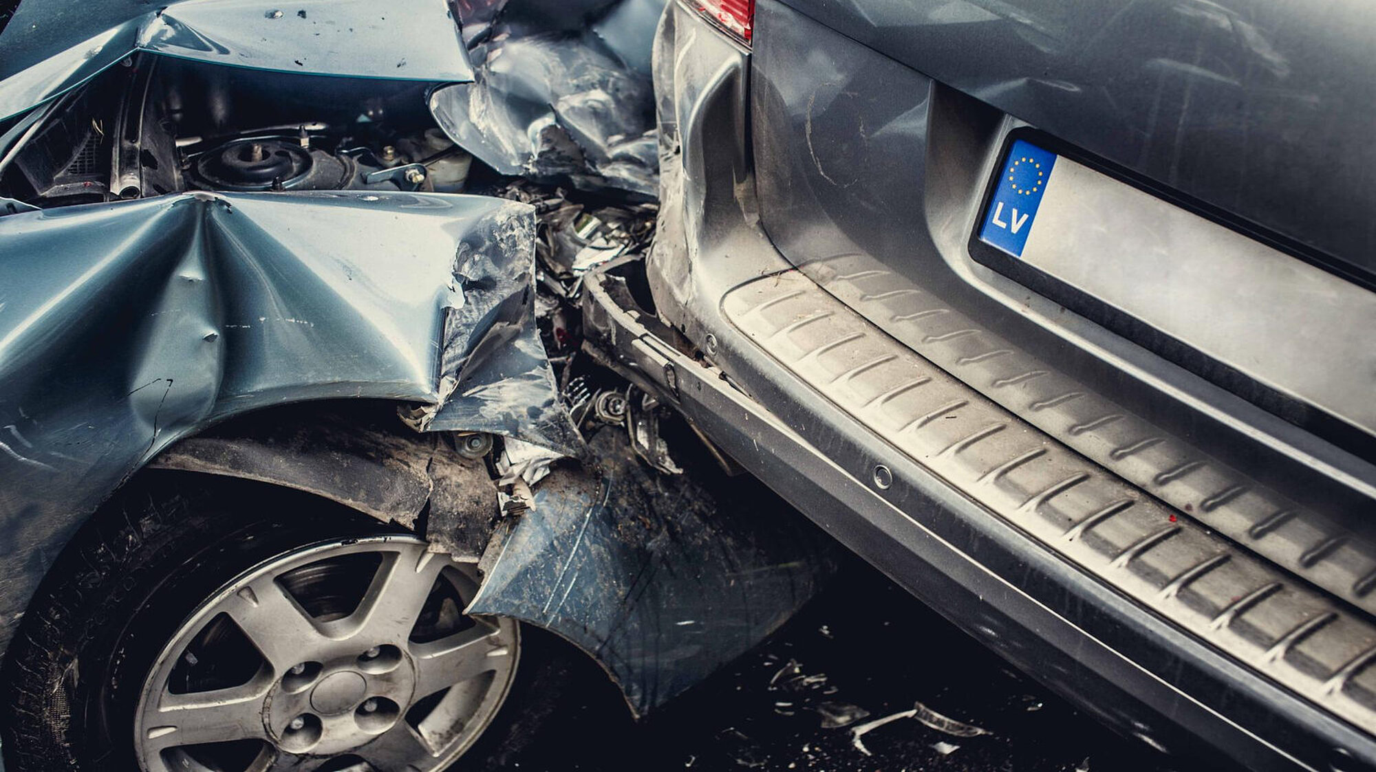 Zusammenstoss zwischen zwei Autos