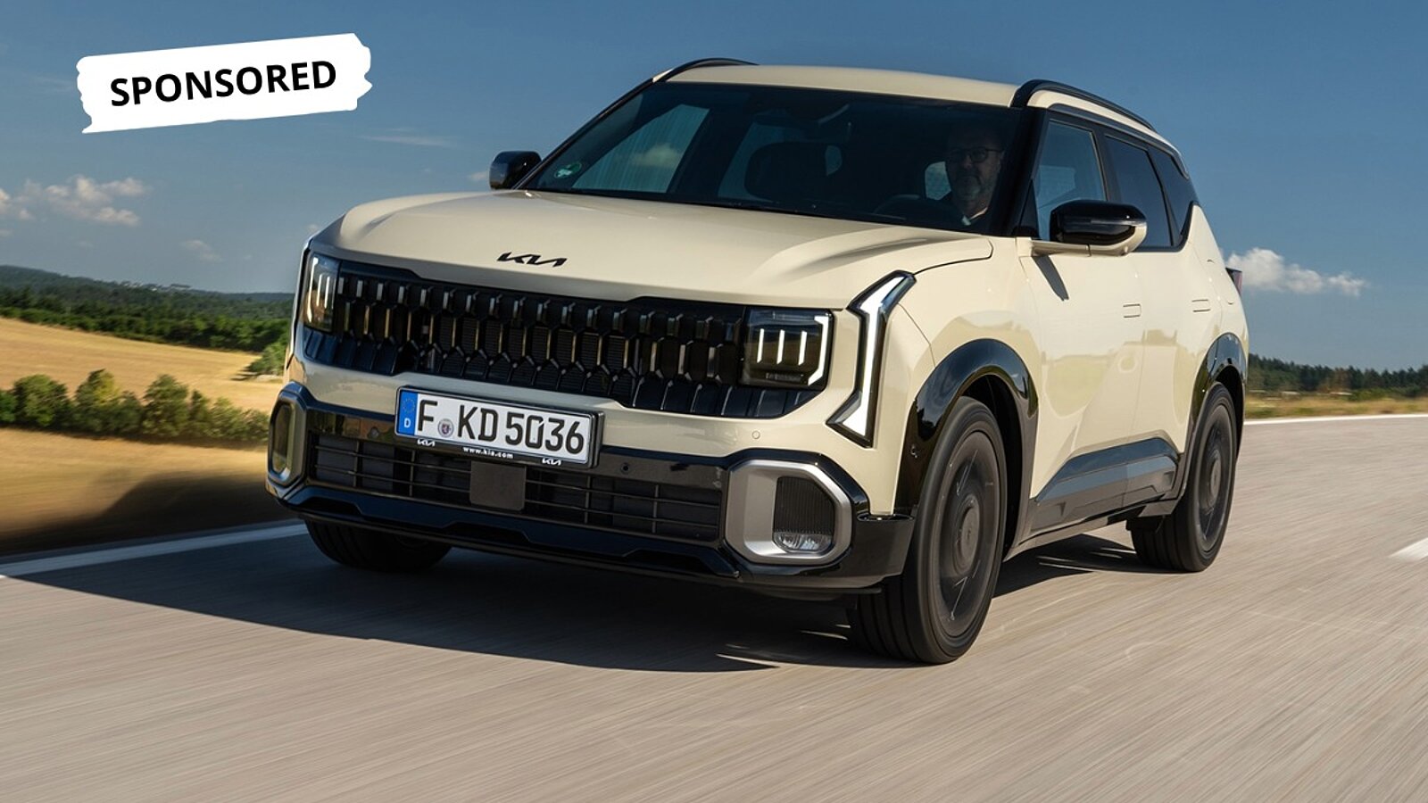 Markanter Auftritt: Der neue Kia Seltos fällt mit seinem kantigen Design und der modernen Lichtsignatur auf. Bild: Kia