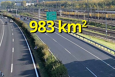 Autobahn und Strasse