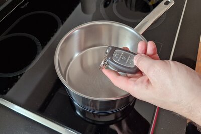 Lifehack Kochtopf und ein Autoschlüssel