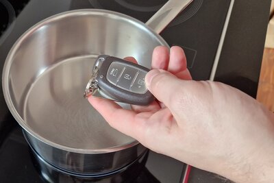 Lifehack Kochtopf und ein Autoschlüssel