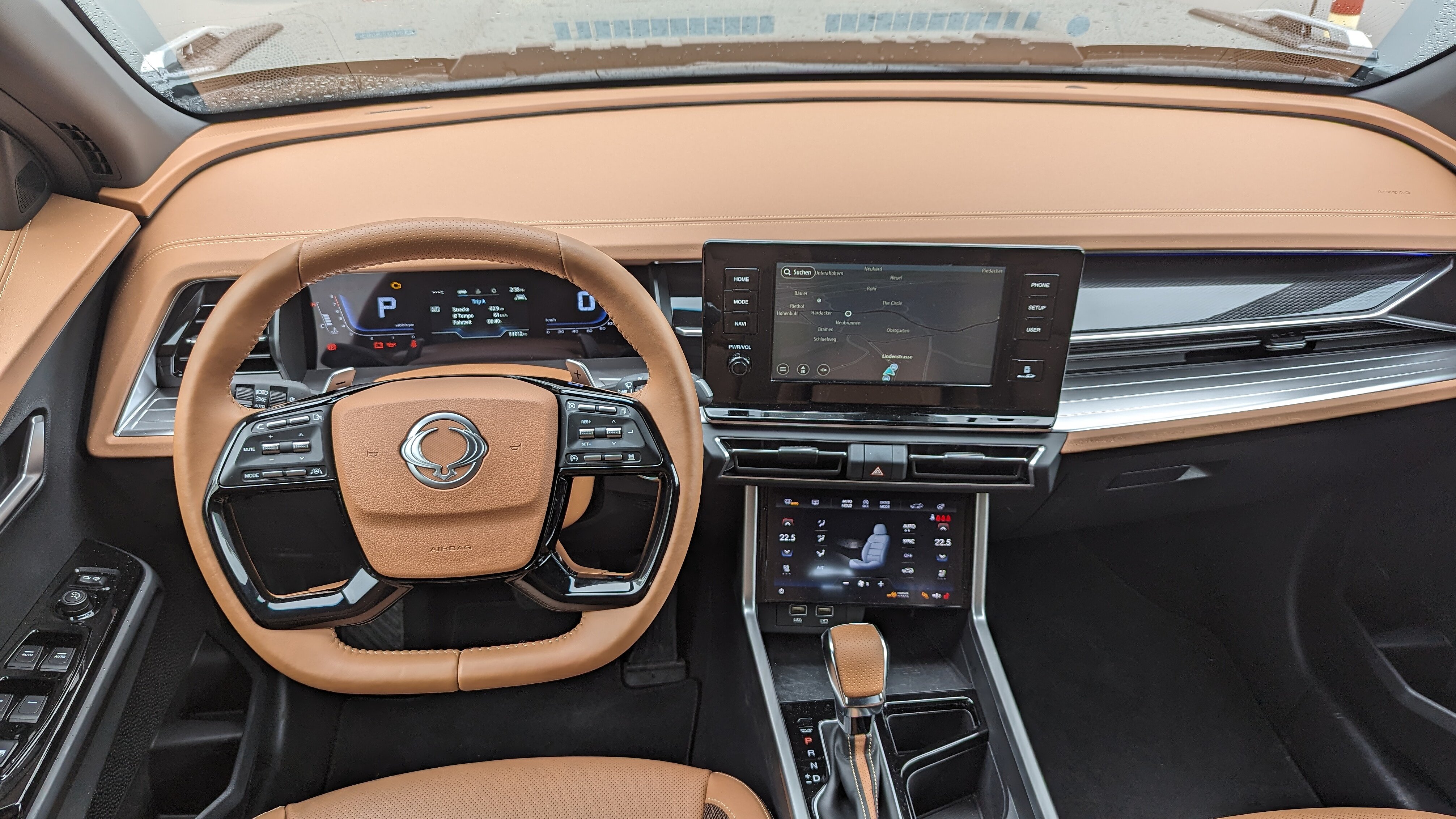 Cockpit des KGM Torres