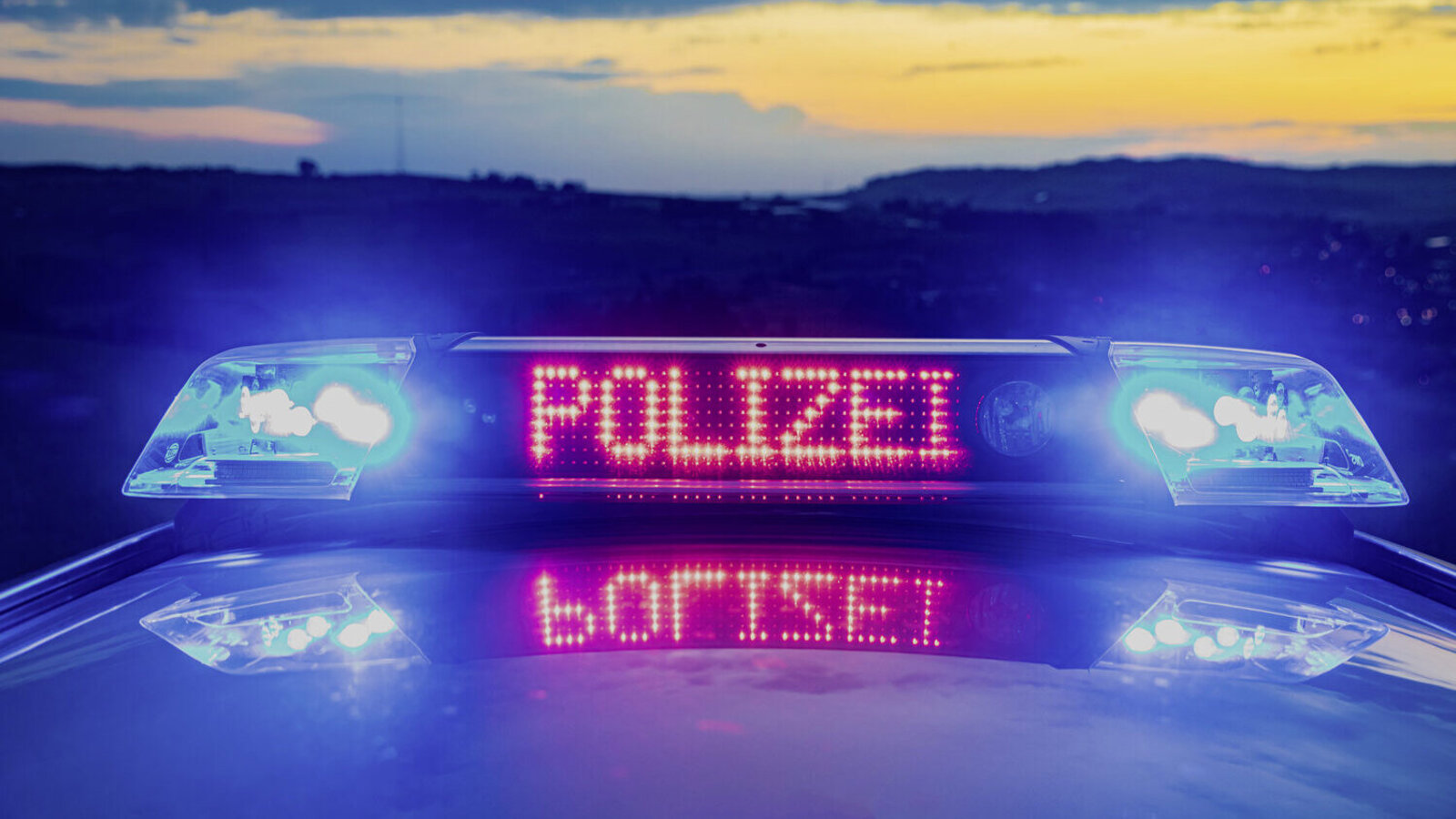 Blaulicht mit Polizei-Schriftzug