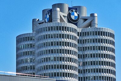 Gewinn-Einbruch bei BMW. Der Autohersteller hat im 2. Quartal 35 Prozent weniger Gewinn als in der Vorjahresperiode erzielt. Bild: Adobe Stock