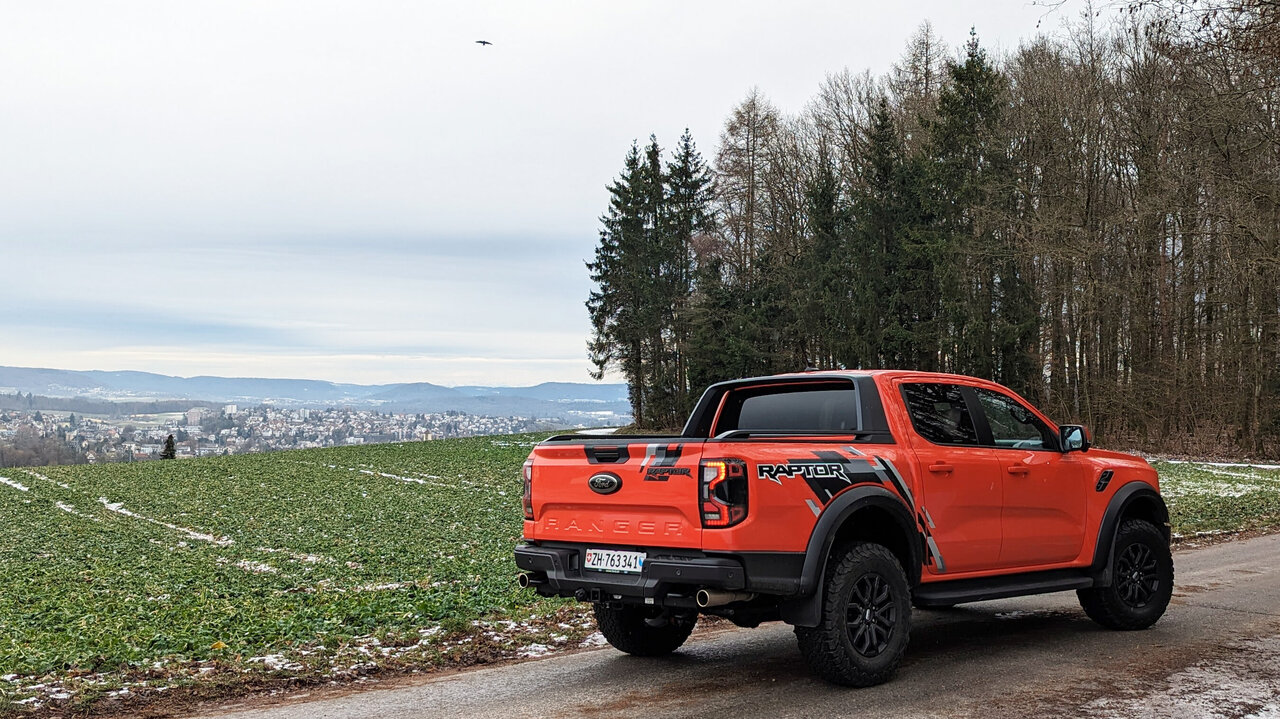 Ford Ranger Raptor von schräg hinten