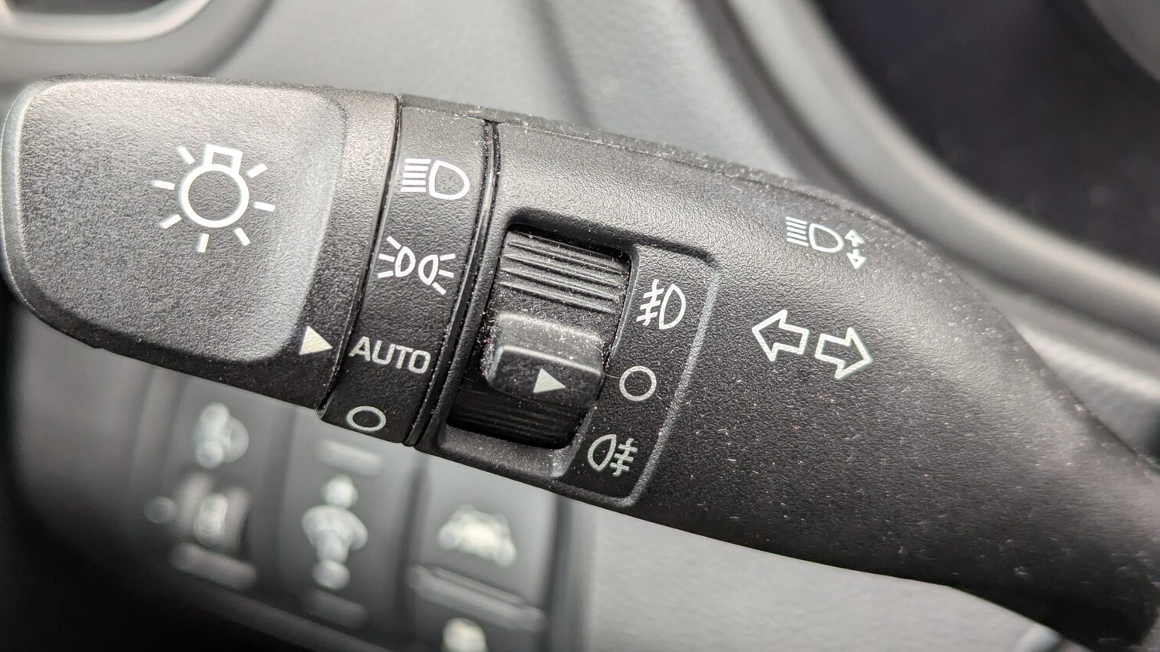 Nebellichtschalter in einem Auto