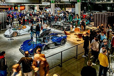 Besucher an der Auto Zürich