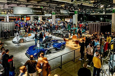 Besucher an der Auto Zürich