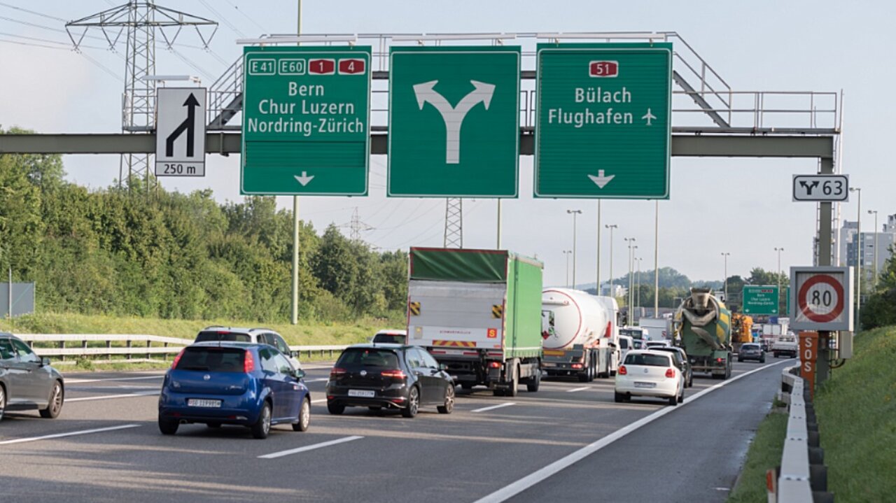Für Autobahnen und Autostrassen ist das Bundesamt für Strassen zuständig. Bild: ASTRA