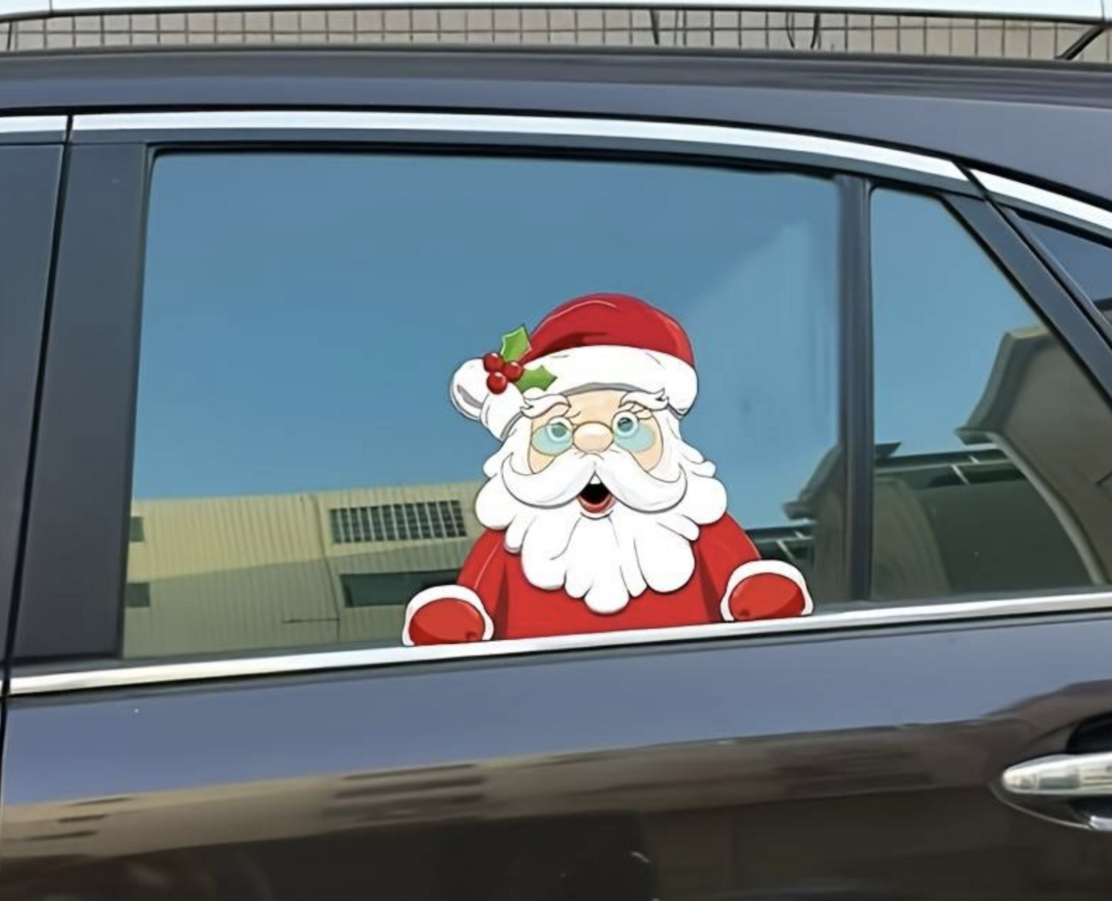Klebefolien für die Autofenster. Auf der Windschutzscheibe sind solche Kleber grundsätzlich verboten. Auf den weiteren Fenstern muss eine gute Sicht gewährleistet bleiben. Bild: Zvg
