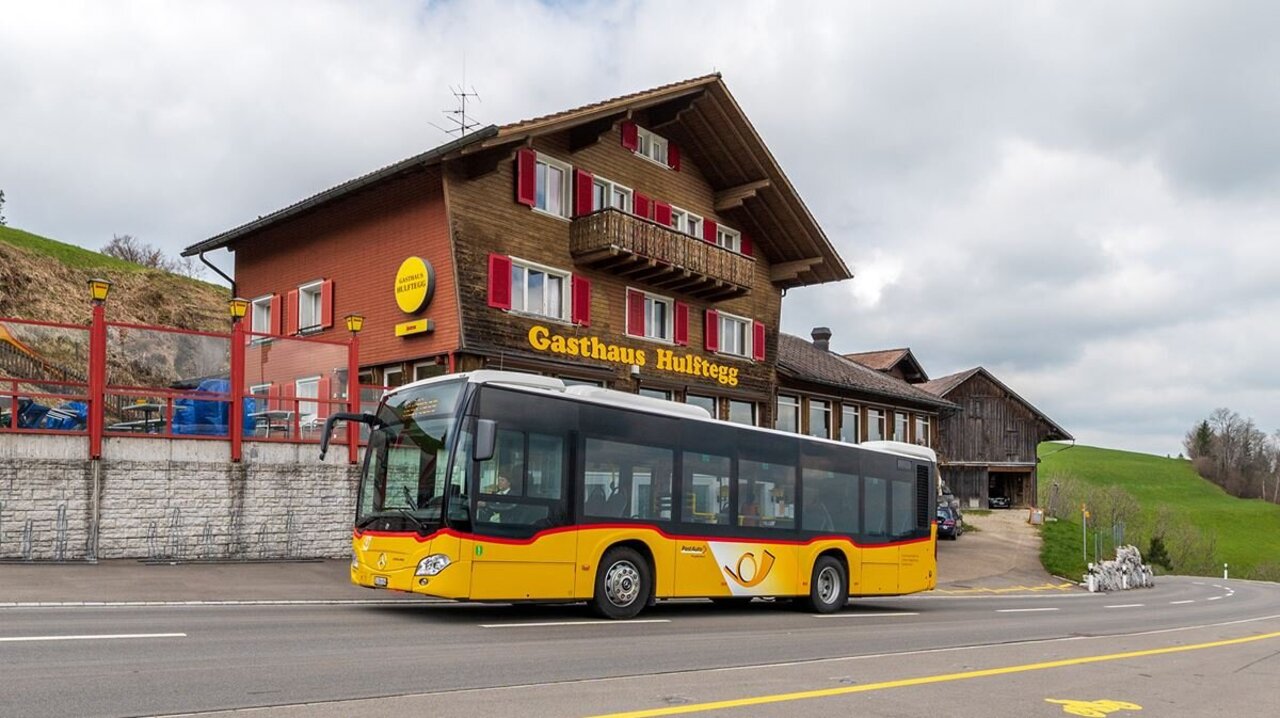 Postauto auf der Hulftegg