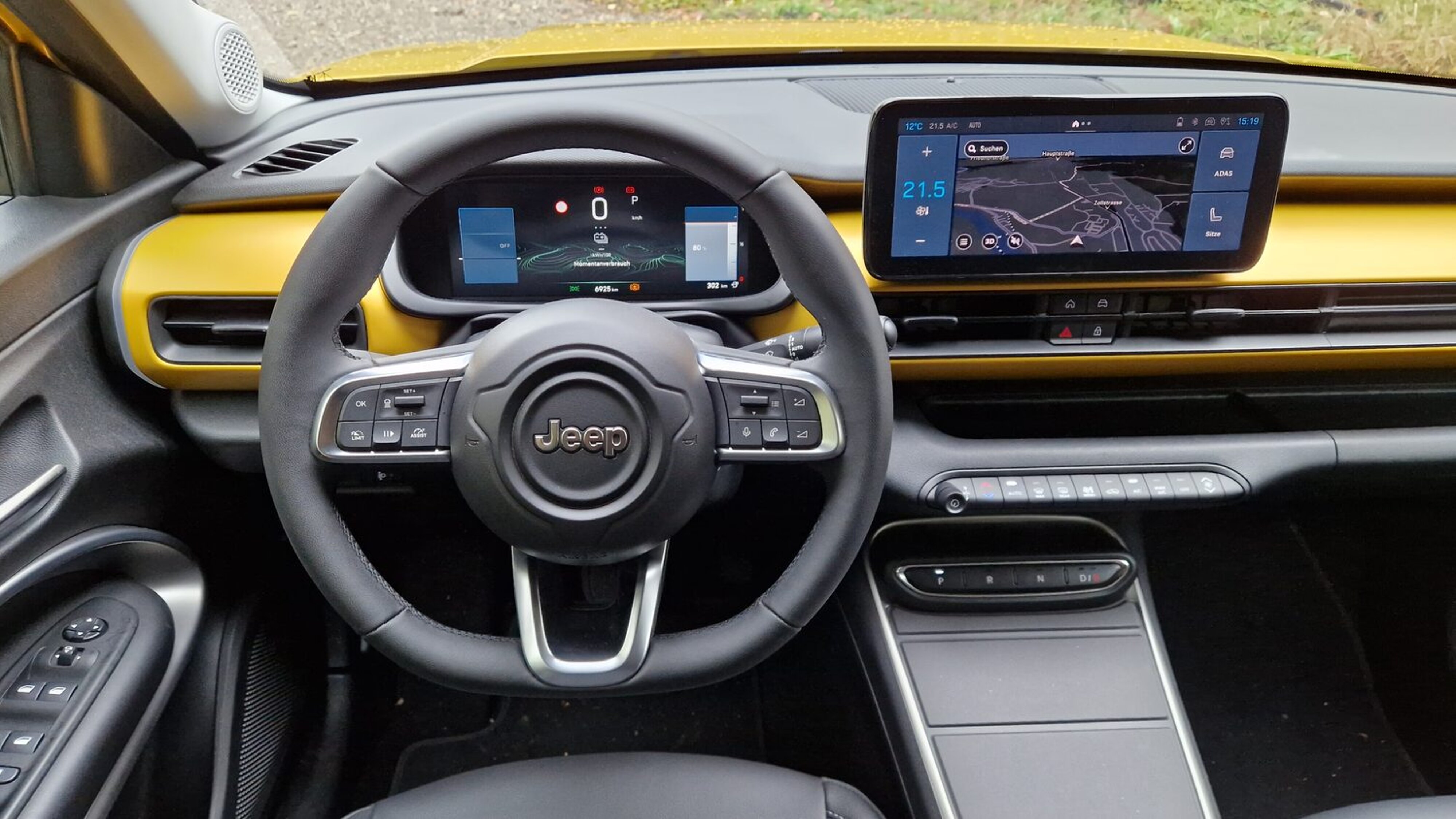 Cockpit des Jeep Avenger