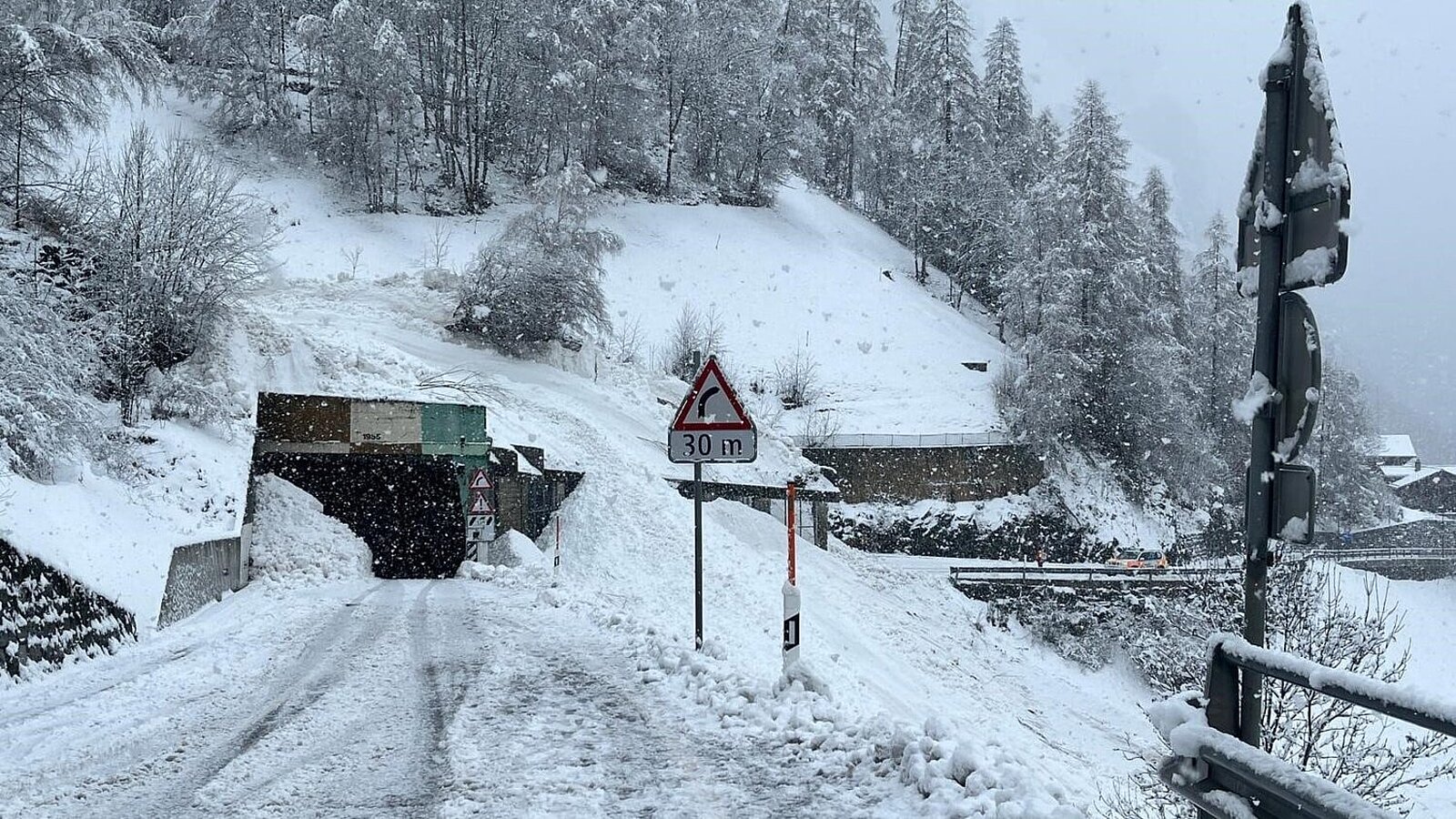 Tunnel auf dem Weg nach Zermatt