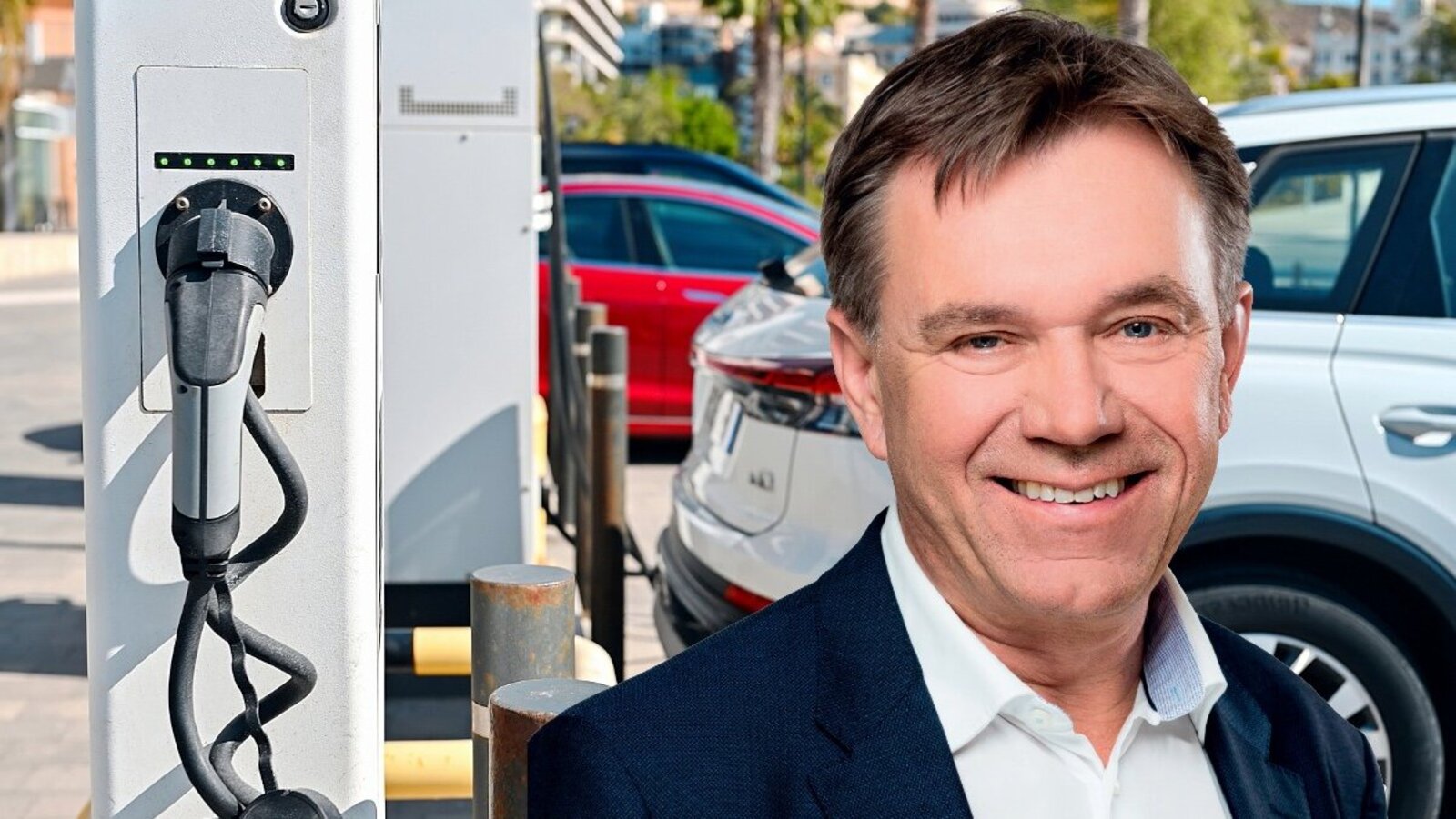 Andreas Meier will das Laden von E-Autos in der Schweiz einfacher machen: Der Mitte-Nationalrat fordert transparente Preise an öffentlichen Ladestationen und spontane Bezahlung ohne Abo oder App. Bild: ZVG / freepik