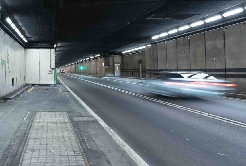 Der ausreichende Abstand, um rechtzeitig bremsen zu können, ist besonders im Tunnel wichtig. Bild: Astra