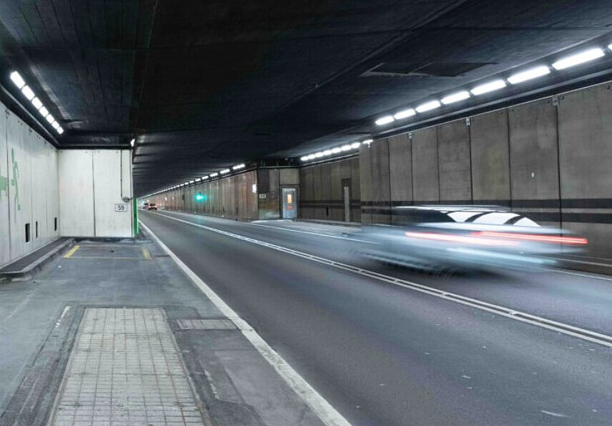 Wahrend Der Fahrt In Einem Tunnel Bemerken Sie