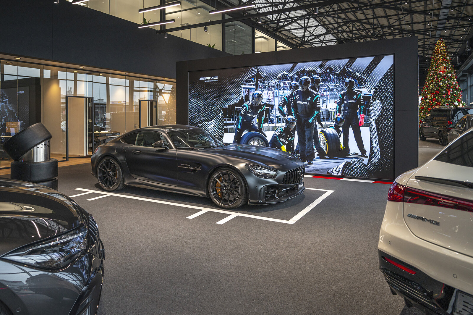 Showroom von Kenny's Autocenter in Dietlikon ZH
