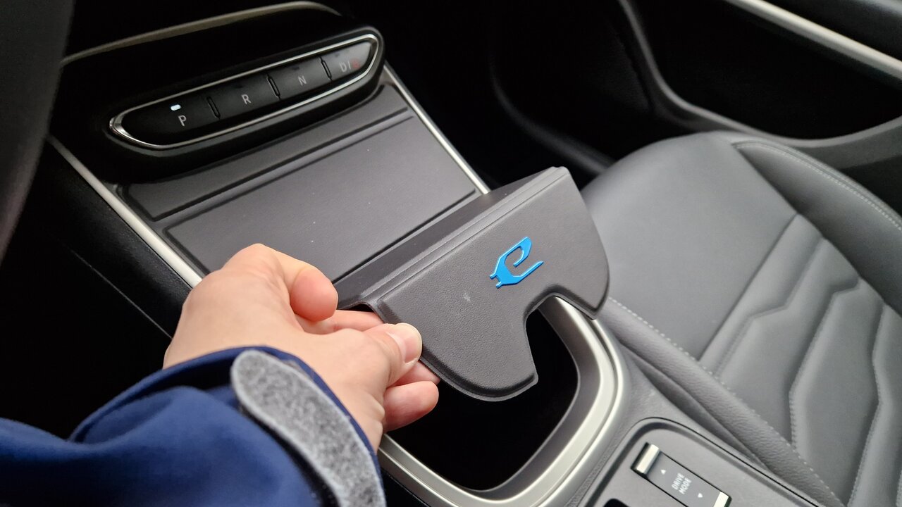 Ablage in der Mittelkonsole des Jeep Avenger