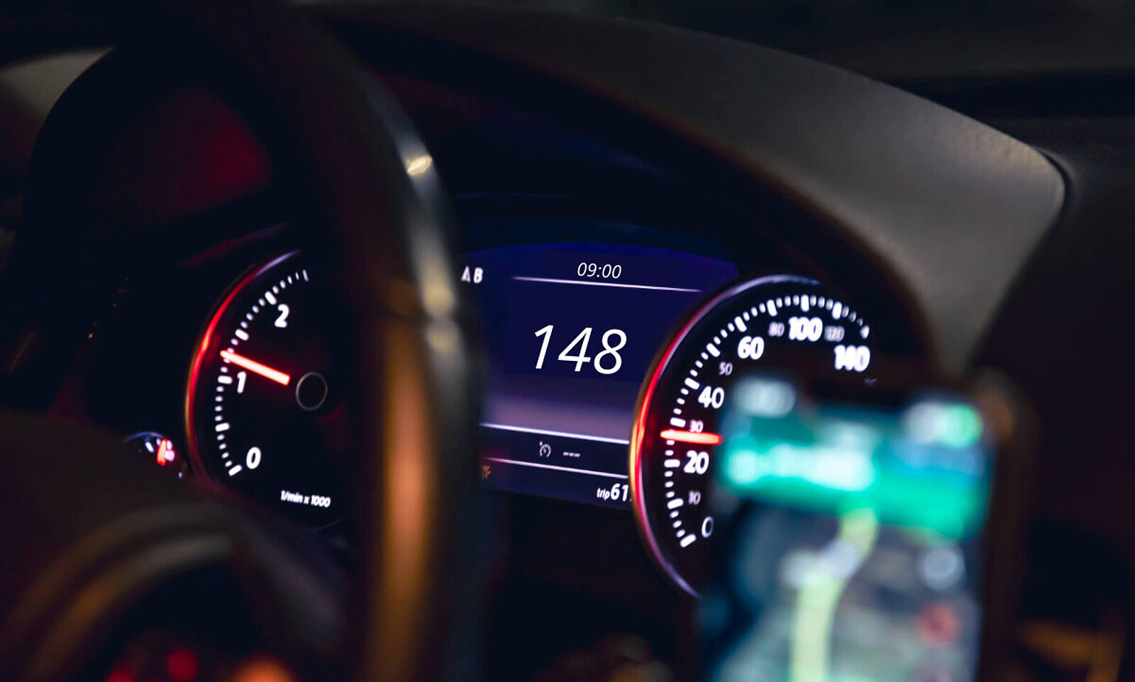 Der Geschäftsmann war auf einer Überlandstrasse mit 148 statt 80 km/h unterwegs. Bild: pvproductions, freepik