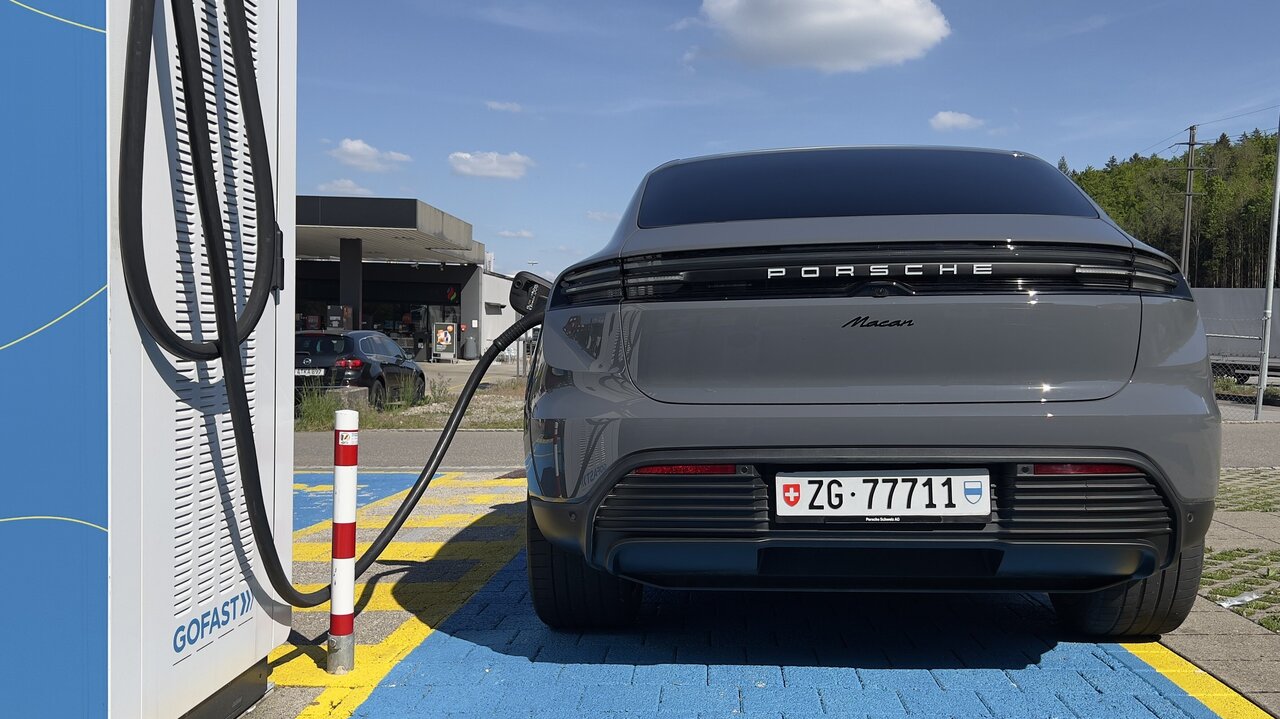Porsche Macan an Ladesäule