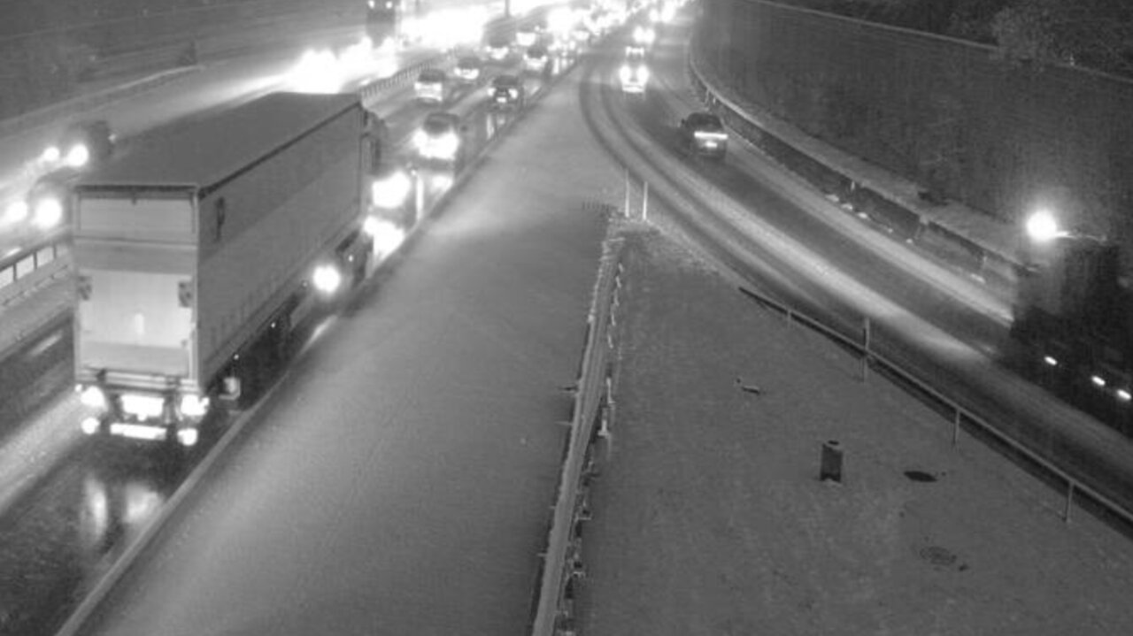 Beim Brüttiseller-Kreuz in Fahrrichtung Zürich geht fast nichts mehr. Bild: Webcam