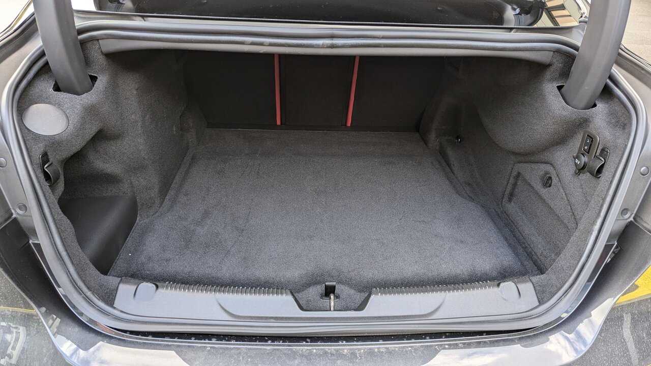 Kofferraum im jaguar XE