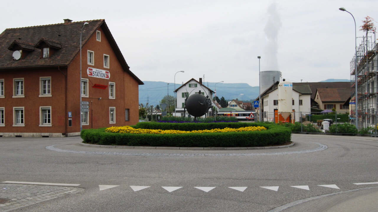 6. Am 12. Juli 2023 schliesslich erbeutet B. aus einem Haus in Däniken SO Schmuck und Geld im Wert von 2395 Franken. Neun Tage später klickten bei B. erneut die Handschellen. Das bisher letzte Mal. B. sitzt seither wegen Fluchtgefahr in Sicherheitshaft.