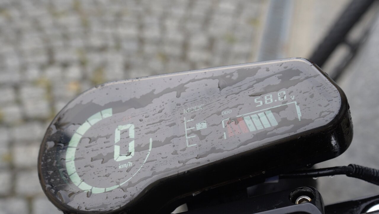 Akku-Stand des Ridelec Ghostrider nach der Fahrt von Airolo auf den Gotthardpass