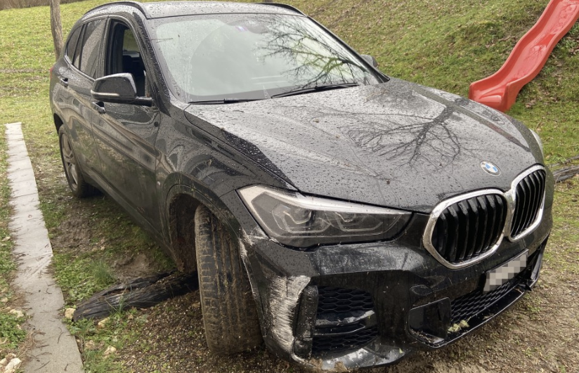 Dreckiges und kaputtes Auto