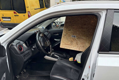 Auto mit versperrter Seitensicht