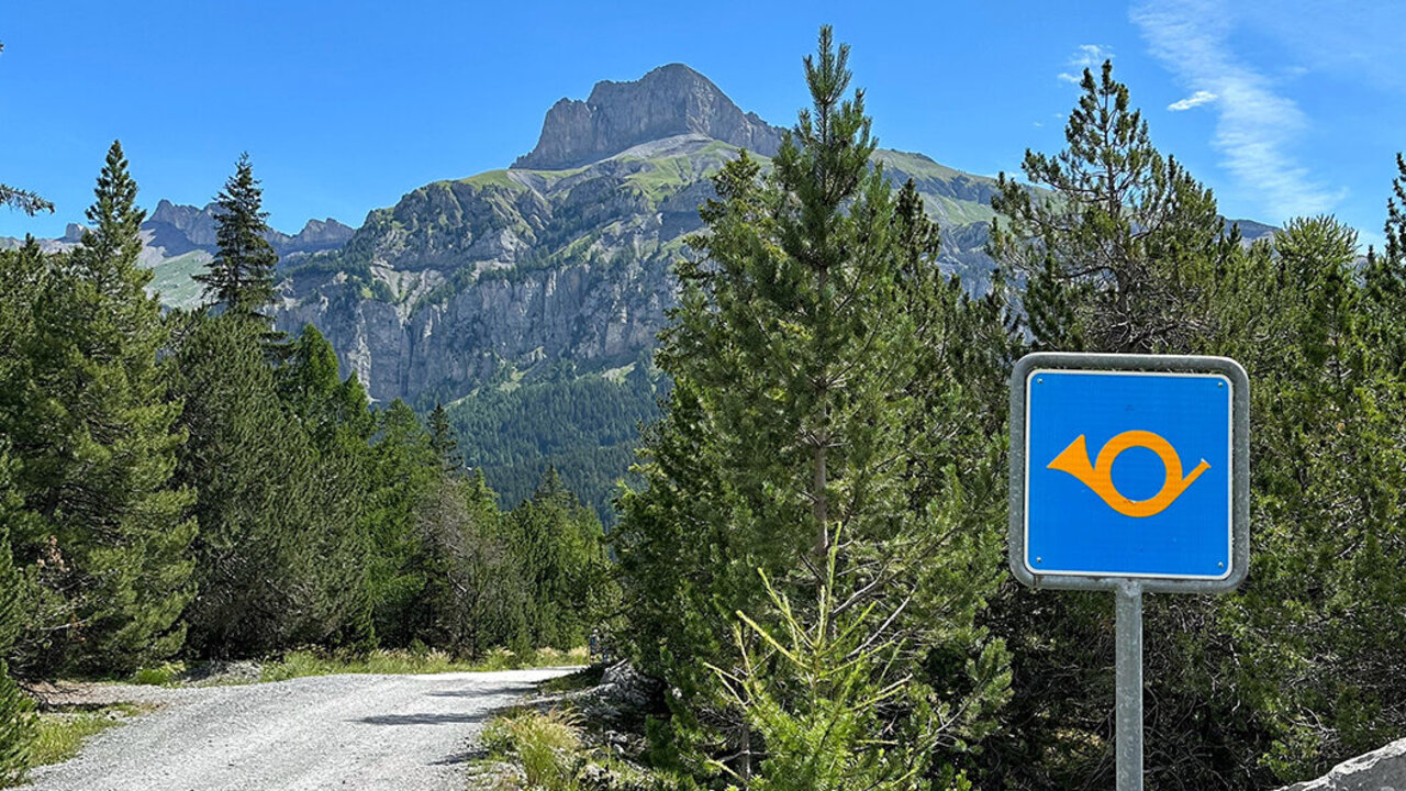 Strassentafel für Bergpoststrasse