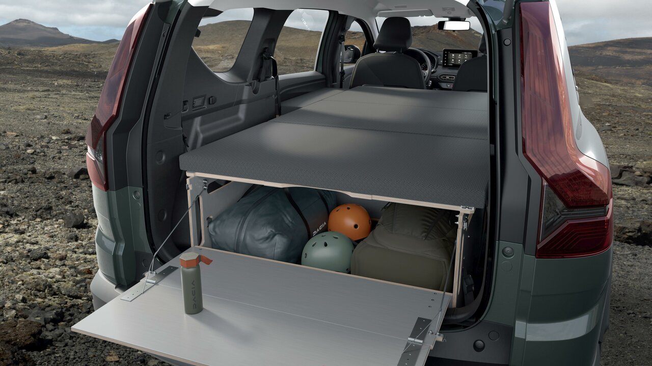 Camping-Box im Dacia Jogger