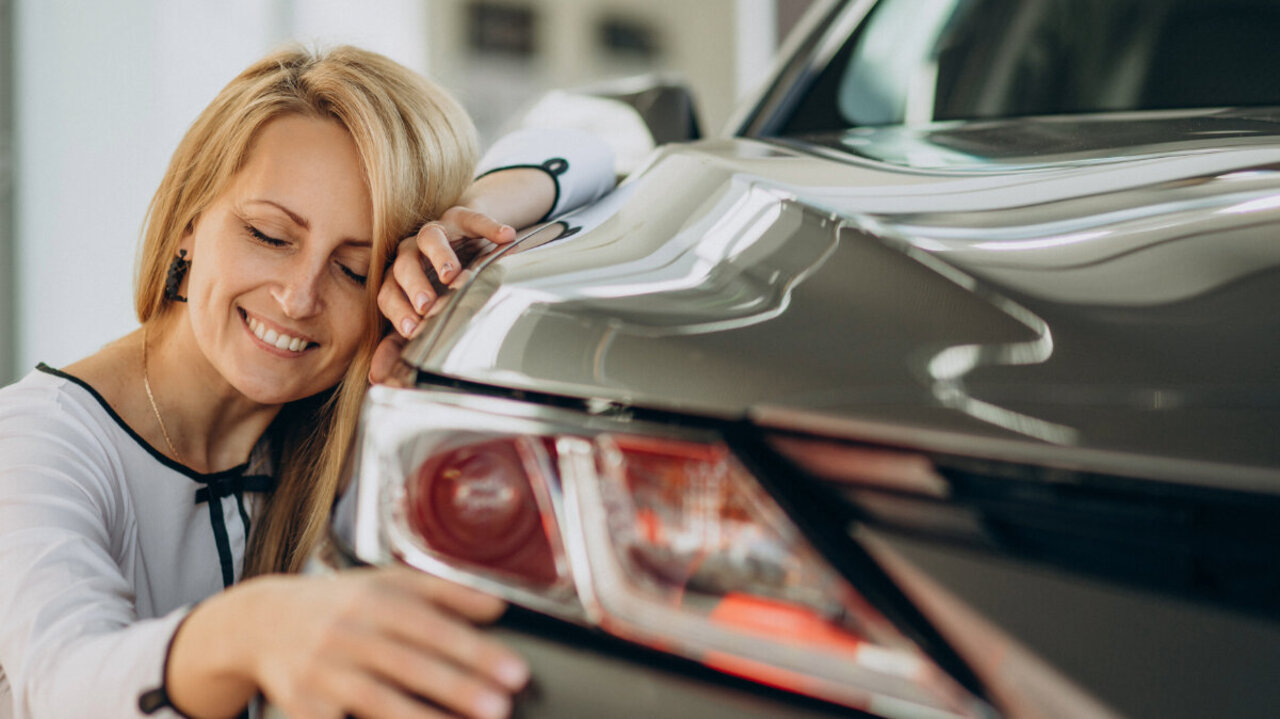 Frau Autokauf