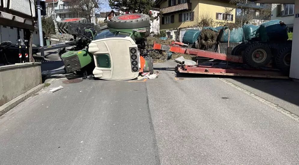 Vor ein paar Tagen: ein heftiger Traktorunfall in Utznach.